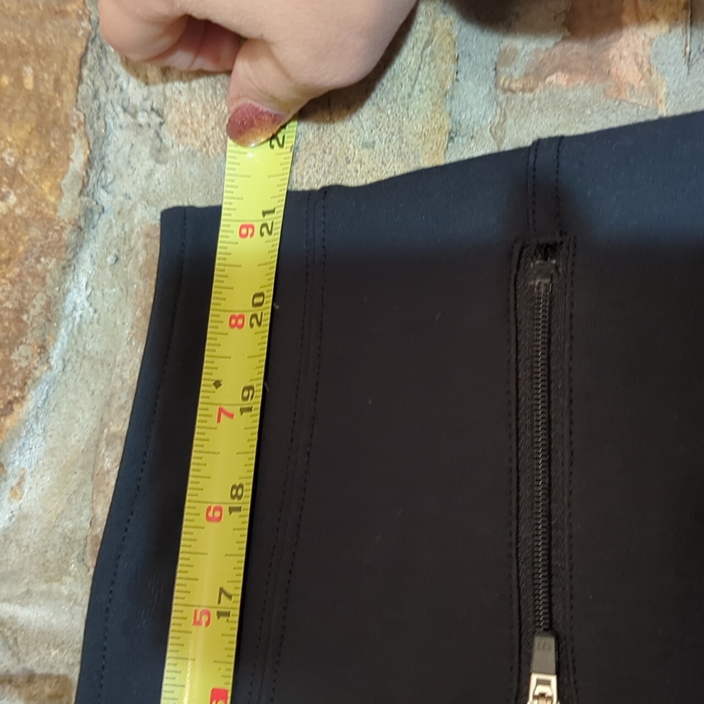 Aventura Black Go anywhere skirt - Picture 6 of 8